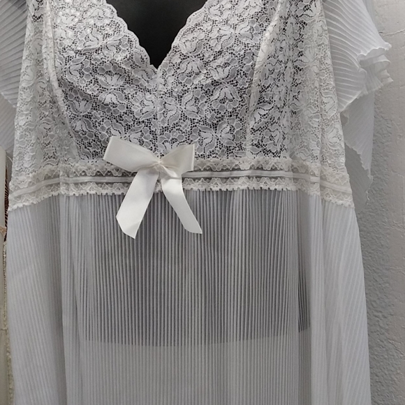 Lingerie - Picture 4 of 8